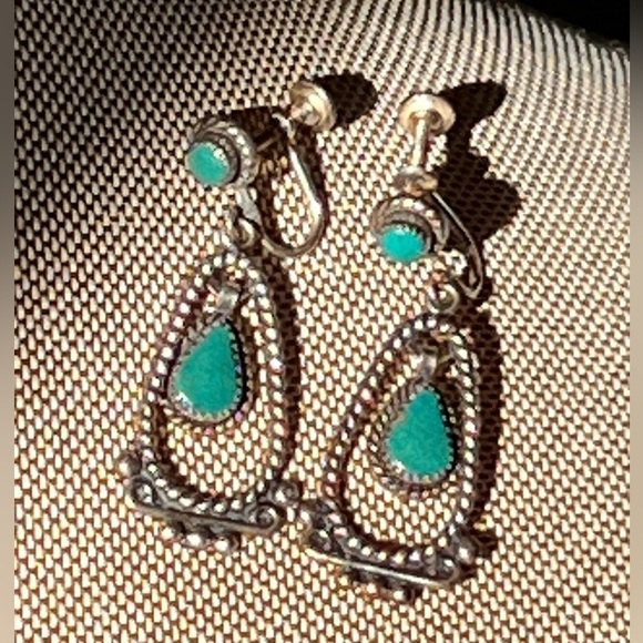 Unsigned Jewelry - Vintage Turquoise zuni native American Silver Screw Back Earrings Southwestern